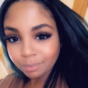 Meet your Posher, Ashla